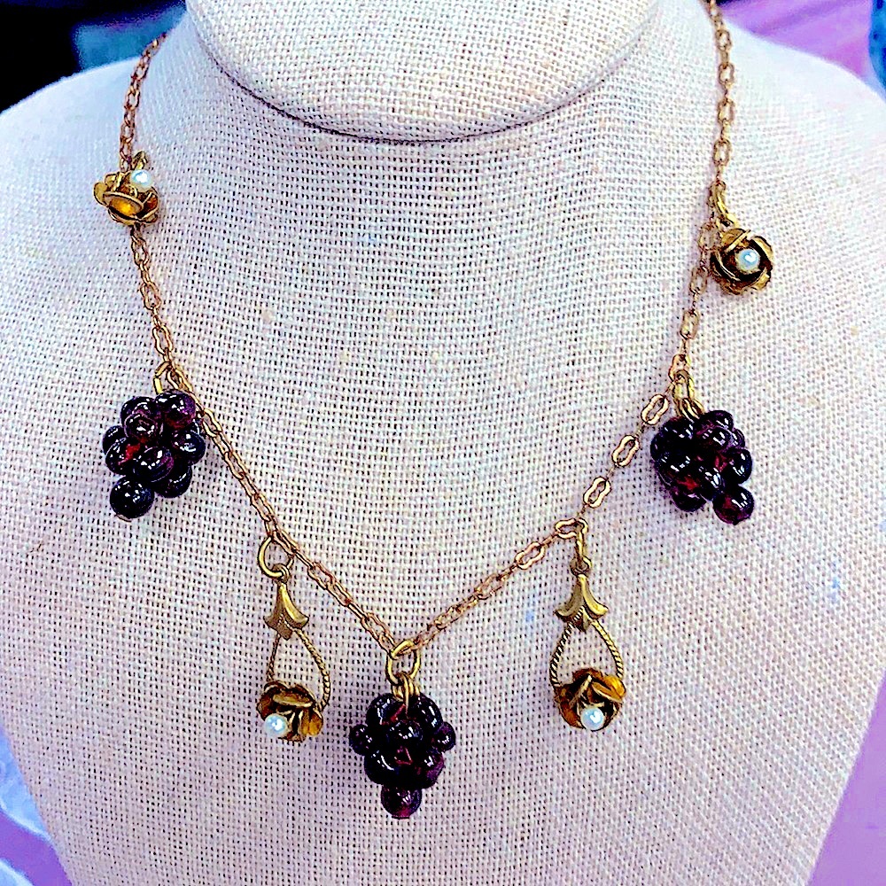 JANNY Vintage 1990s Victorian Revival  🍇 Glass Grapes and Rose Necklace Signed